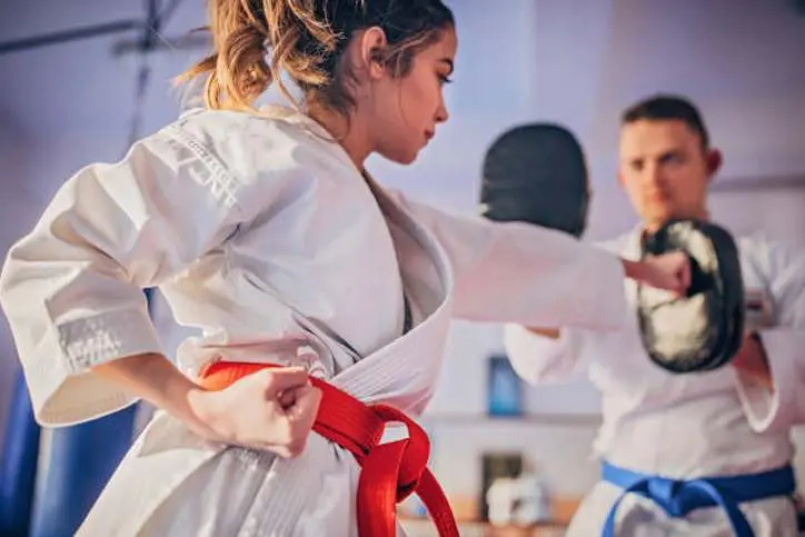 Adult self-defense classes